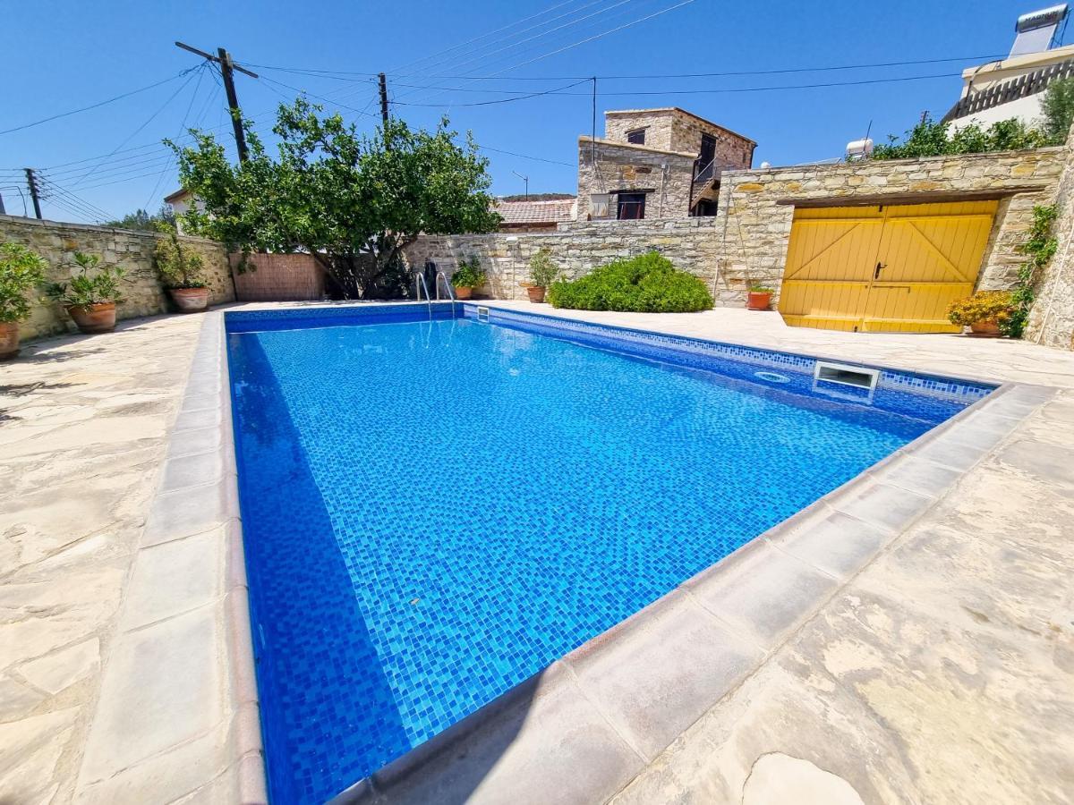 Skarinou'S Landhouse Poolside Heaven Apartment Exteriör bild